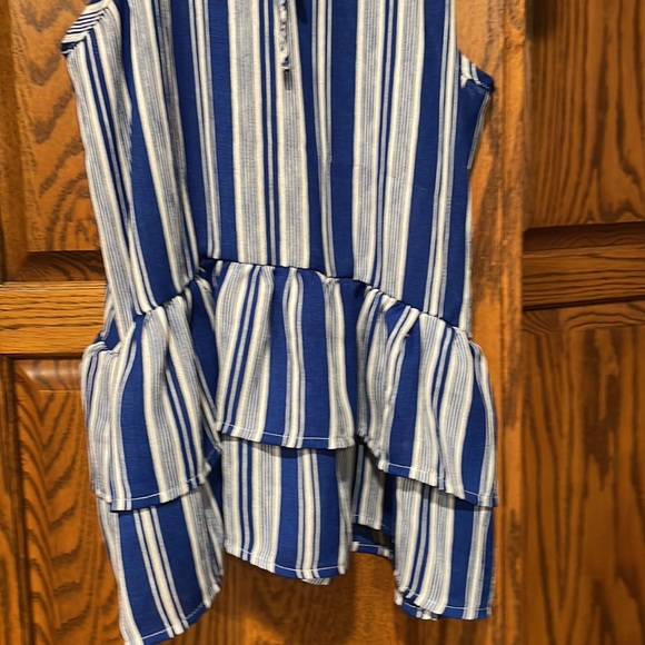 Womans lily, white tank top - Picture 5 of 5